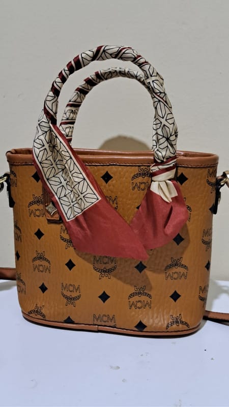 MCM Toni Mini Shoper Tote in Visetos, foto 4