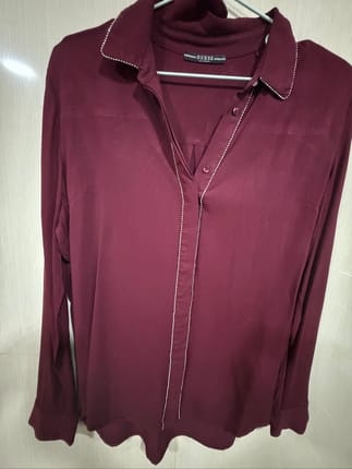 Kemeja Guess maroon