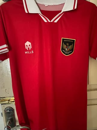 Jersey timnas mils home