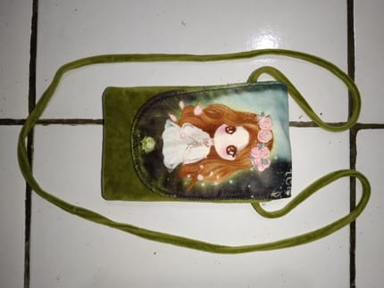 PRELOVED: Tas Selempang HP Beludru Hijau Motif Gadis Anime