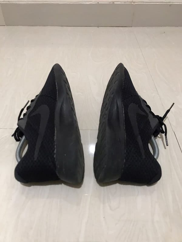 Sepatu Running Nike Tanjun Triple Black, foto 5