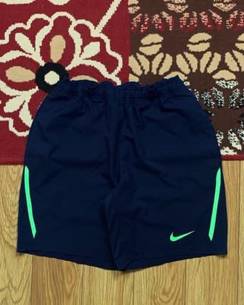 item(s) : NIKE TENNIS PANTS SIZE 30-38
