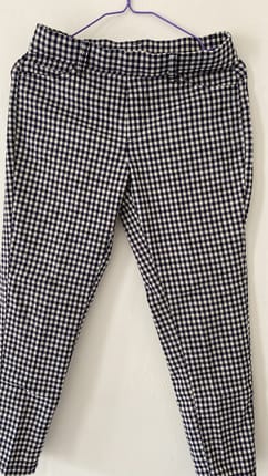 Celana motif kotak-kotak