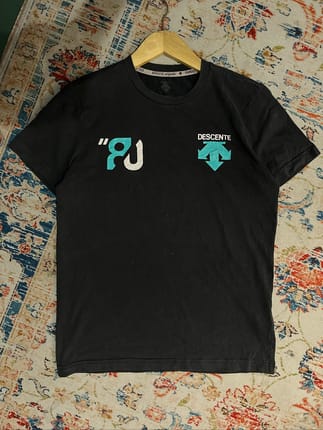 Descente vtg tshirt