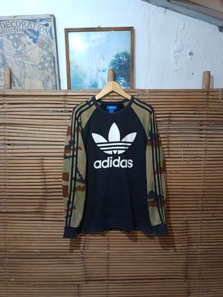 ADIDAS BIG LOGO CAMOU SWEATSHIRT