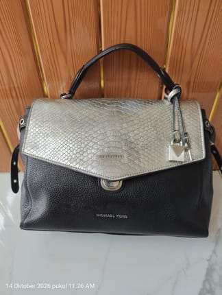 Tas Sling kulit Michael kors