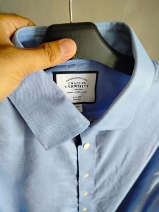 kemeja pria slim fit Charles tyrwhiit biru SIZE XL
