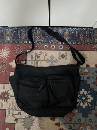 UNIQLO MULTI POCKET SHOULDER BAG
