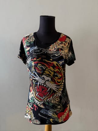 Kaos ed hardy (wanita)