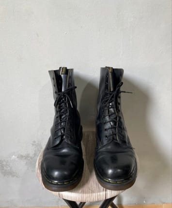 Vintage 90s dr Martens 10 hole size 8 1/2uk