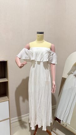 Dress Putih Off-shoulder