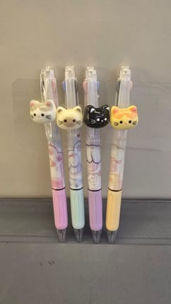 Empat bolpen kucing tiga tinta baru