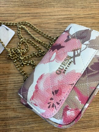 Guess shoulder bag! 🌸🌷🌺