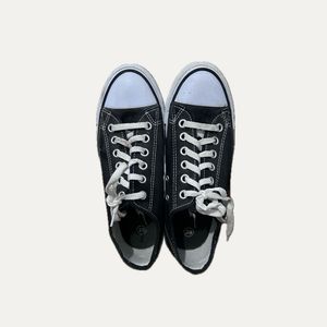 Minimalist Sneakers Wanita white black