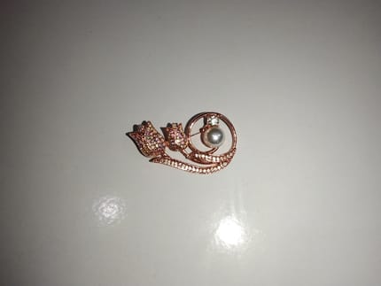 Bros Motif Bunga Tulip Rose Gold Mutiara