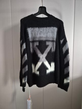 OFF WHITE
