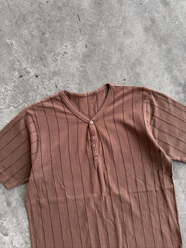 Japanese Y2K Henley Tshirt, foto 2