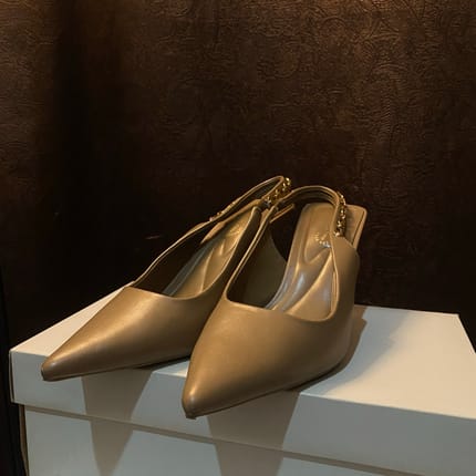 Urban&Co taupe heels