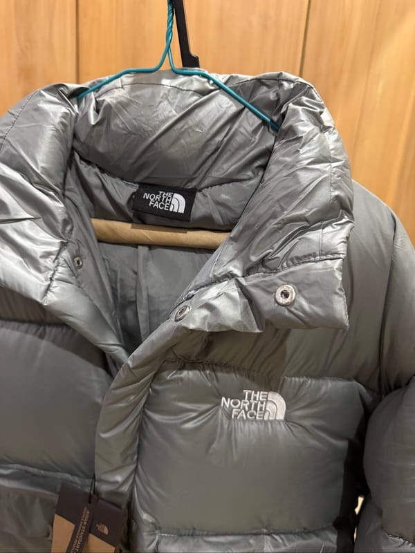 The North Face Puffer Jacket Abu-Abu winter, foto 3