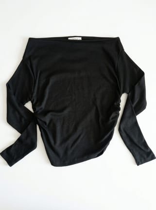Off-Shoulder Top Lengan Panjang