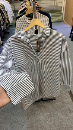 UNIQLO KEMEJA SALUR LONG BACK