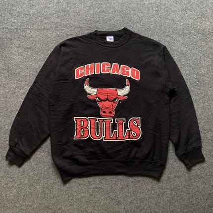 Vintage 90s Chicago Bulls spell out big logo made in usa
