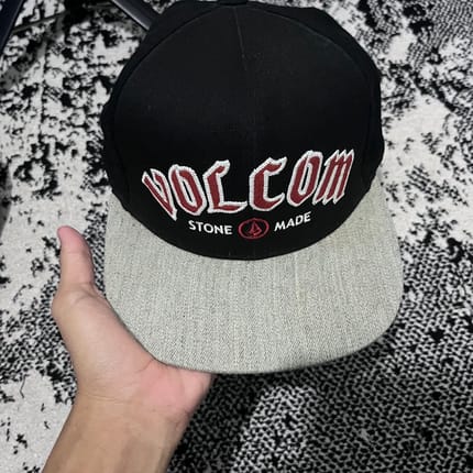 SNAPBACK VOLCOM
