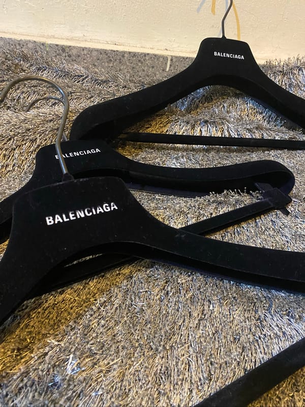 Balenciaga hangers, foto 2