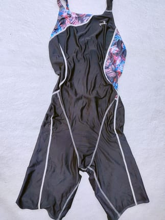Baju renang / swimsuit size L defect