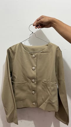 Blazer warna olive