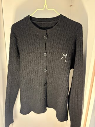 Cardigan hitam