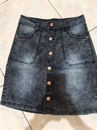 Rok denim kancing