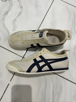 preloved Onitsuka tiger slip on beige-black Uk 39,5