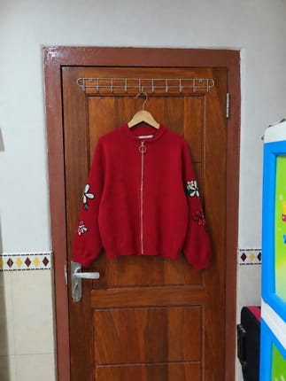 Cardigan merah zipper bordir lengan balon puffy