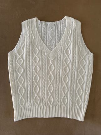Vest rajut warna ivory