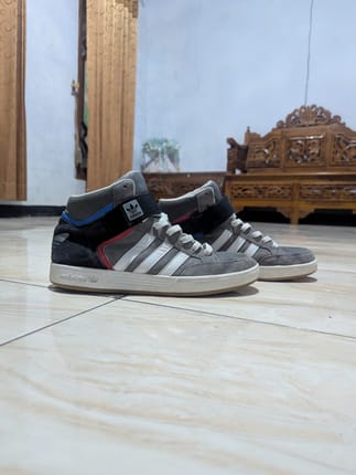 Adidas varial mid
