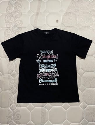 Kaos Balenciaga