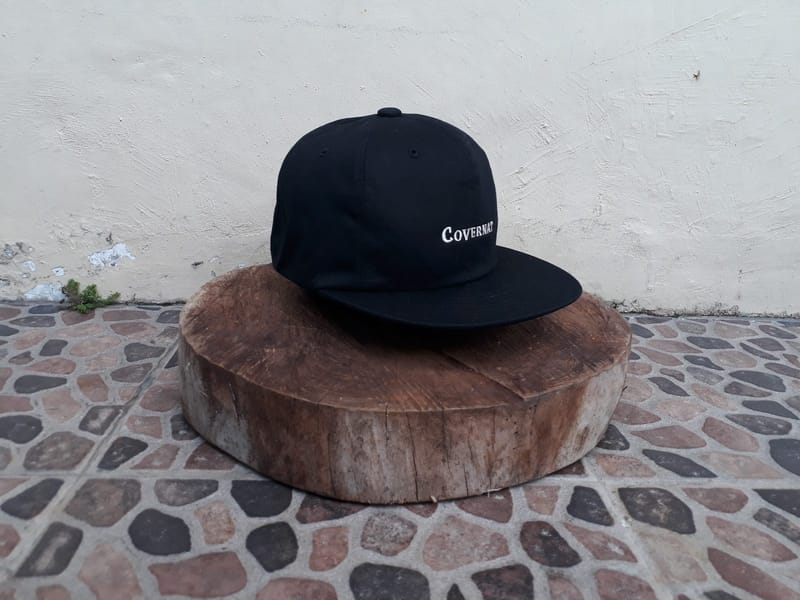 Topi snapback covernat hitam, foto 2