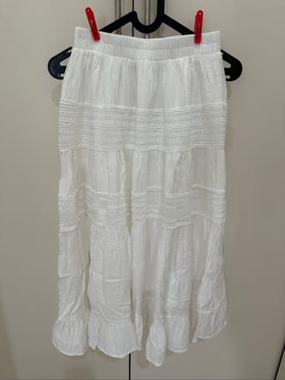 Skirt putih renda
