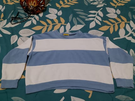 cth. sweater crop