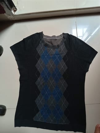 Kaos, ukuran S, minus pemakaian