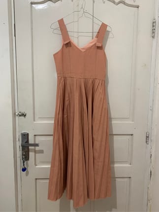 pink dress