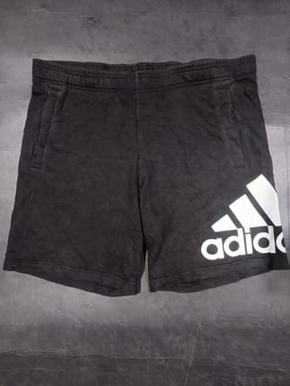 Celana pendek adidas