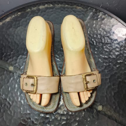 Louis Vuitton original leather Italian sandal 40 size woman