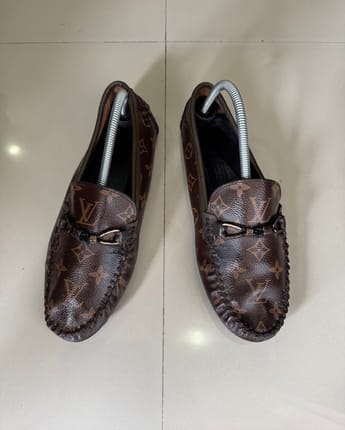 Slip On LV Monogram Size 8 (42) Nomor Seri Tanam