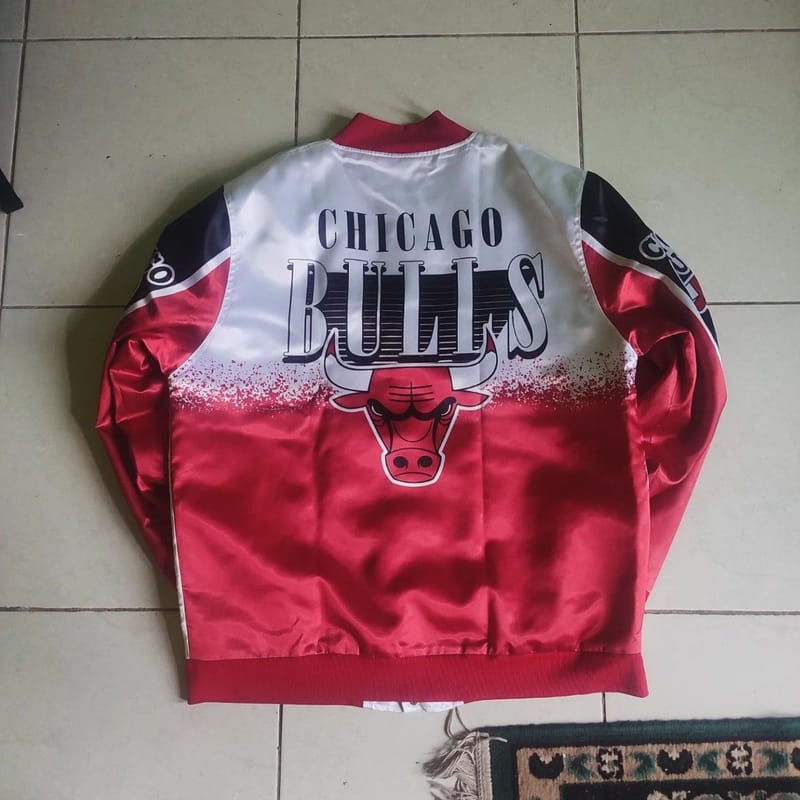 NBA x Chicago Bulls big logo aop varsity jacket, foto 2