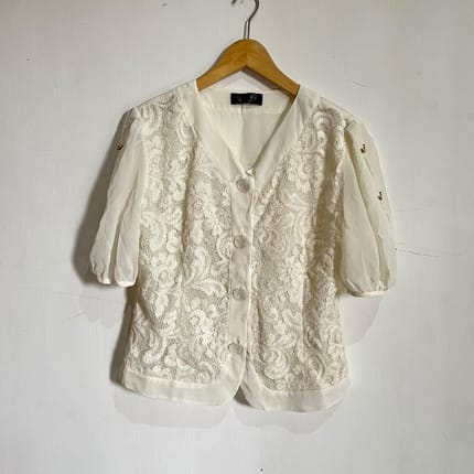 Kemeja putih brokat v neck