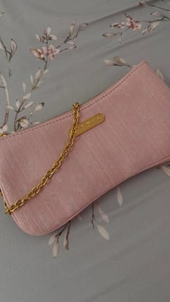 available lv liv pochette pink (nego)