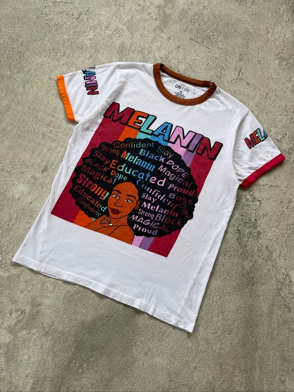 On Fire Melanin Graphic Ringer Baby Tee, foto 3