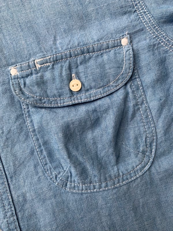 navy side gusset hidden button down chambray shirt., foto 5